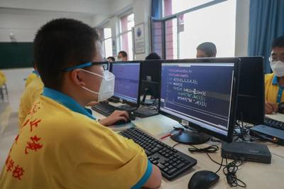 張家口啟臻奧賽社團(tuán) 培優(yōu)促尖，專注計(jì)算機(jī)信息科技開發(fā)